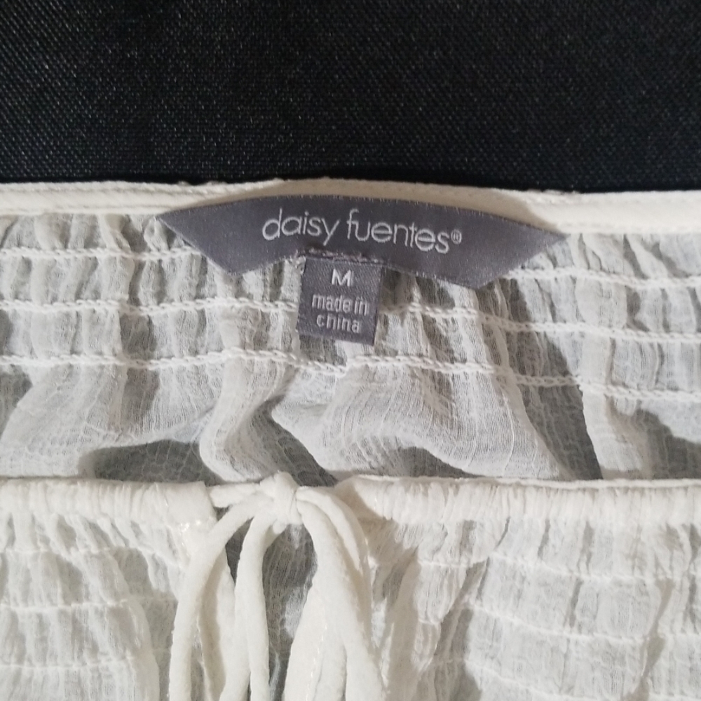 Daisy Fuentes Cream Floral Embroidered Women Tunic Top. Size M - Picture 6 of 8